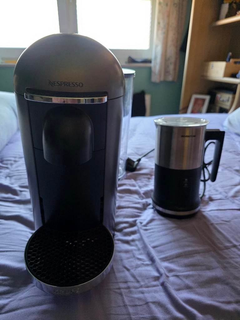 Nespresso vertuo + melkopschuimer, Elektronische apparatuur, Ophalen, Nespresso, Nespresso