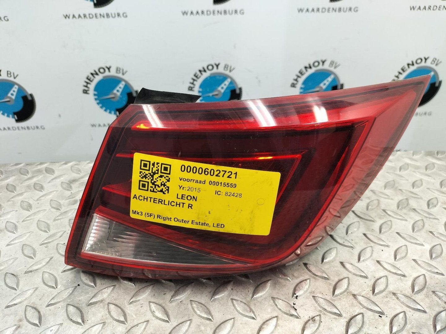 SEAT LEON 1.4 TSI ACT FR Dyn.  ACHTERLICHT R 2015, Enlèvement ou Envoi, Utilisé, ARN reconnu