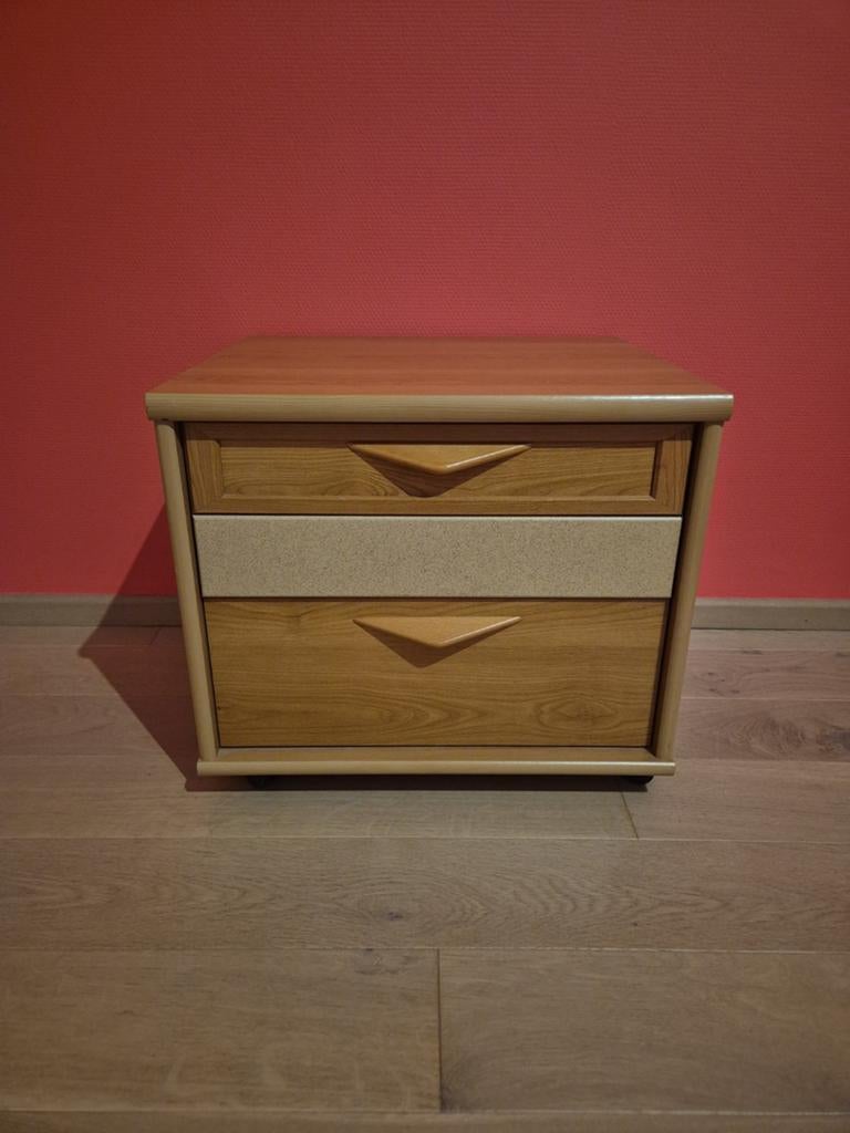 Table de nuit Gautier avec roulettes – Très bon état, Maison & Meubles, Enlèvement