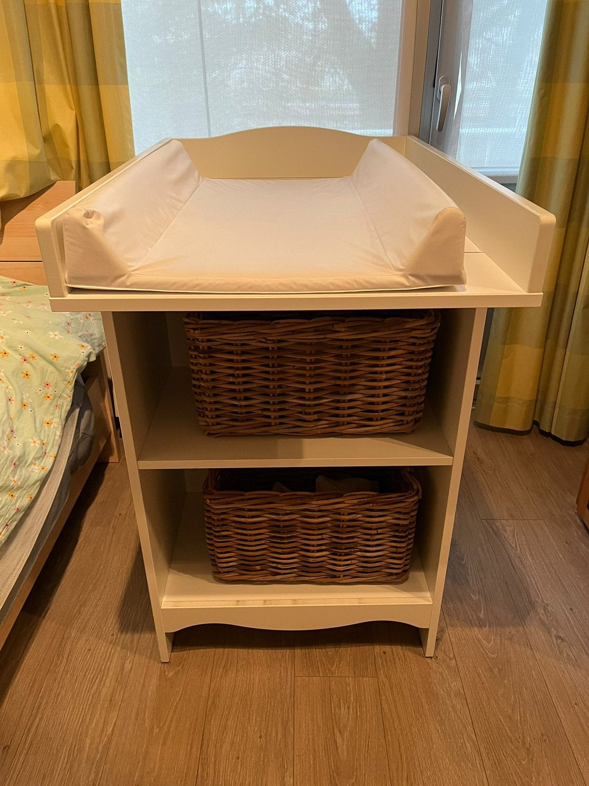 Babyluier tafel met twee mandjes, Ophalen, Zo goed als nieuw