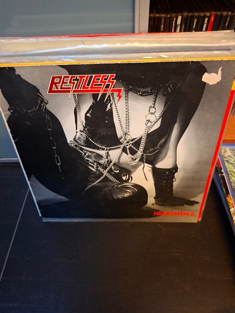 lp - restless - heartattack - bak 5, Enlèvement ou Envoi, Utilisé, Hard rock, Pochette photo