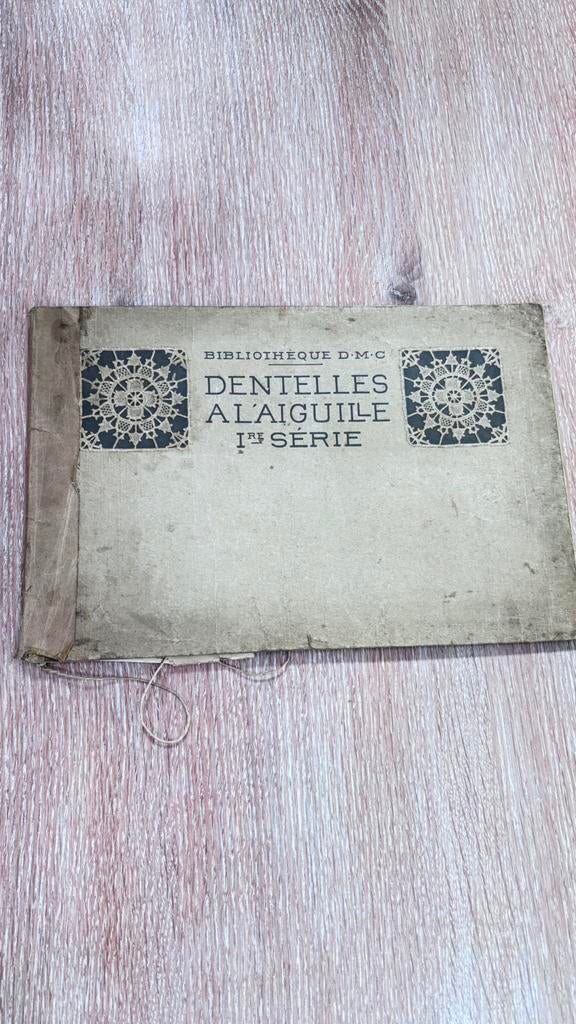 Antiek kantwerkboek Les Dentelles à l’Aiguille” (1re série), Antiek en Kunst, Verzenden