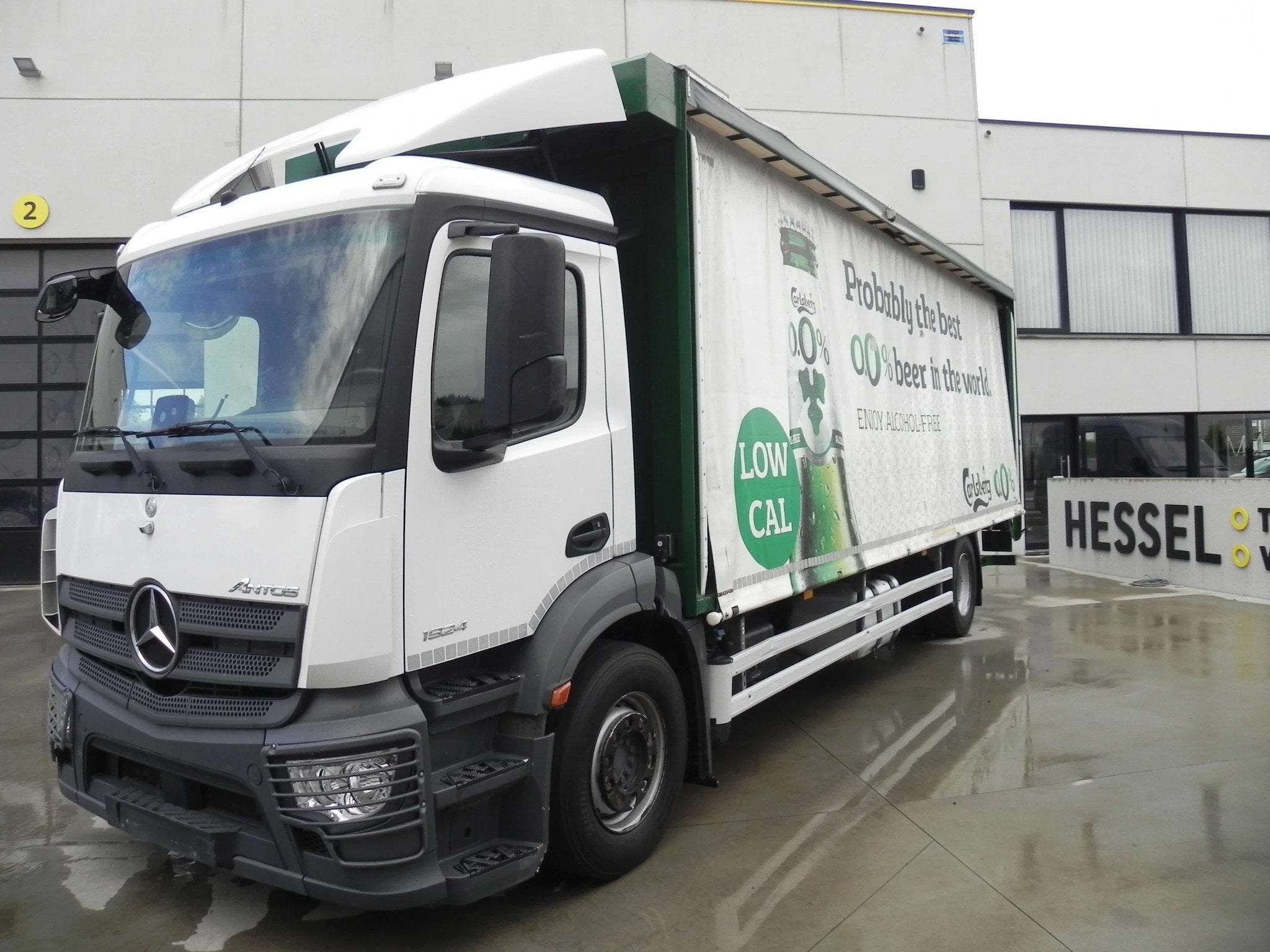 Mercedes-Benz Antos 1824 drankenwagen met 2,5 ton laadklep, Auto's, Vrachtwagens, Automaat, 240 pk, Euro 6, Wit