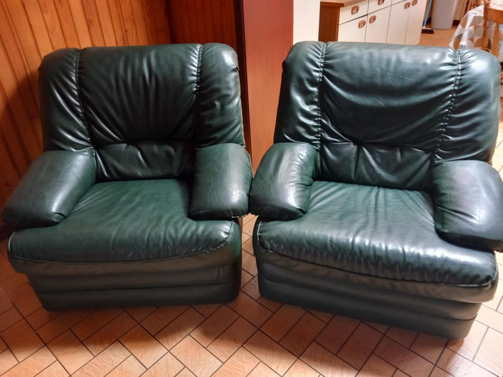 Deux fauteuils confortables à enlever ce mois-ci, Enlèvement, Comme neuf