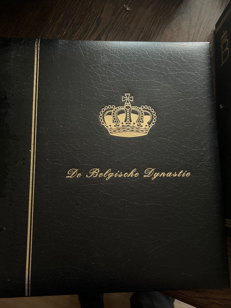 2 luxe albums Belgische dynastie, Ophalen, Zo goed als nieuw, Postzegel(s) of Munt(en)