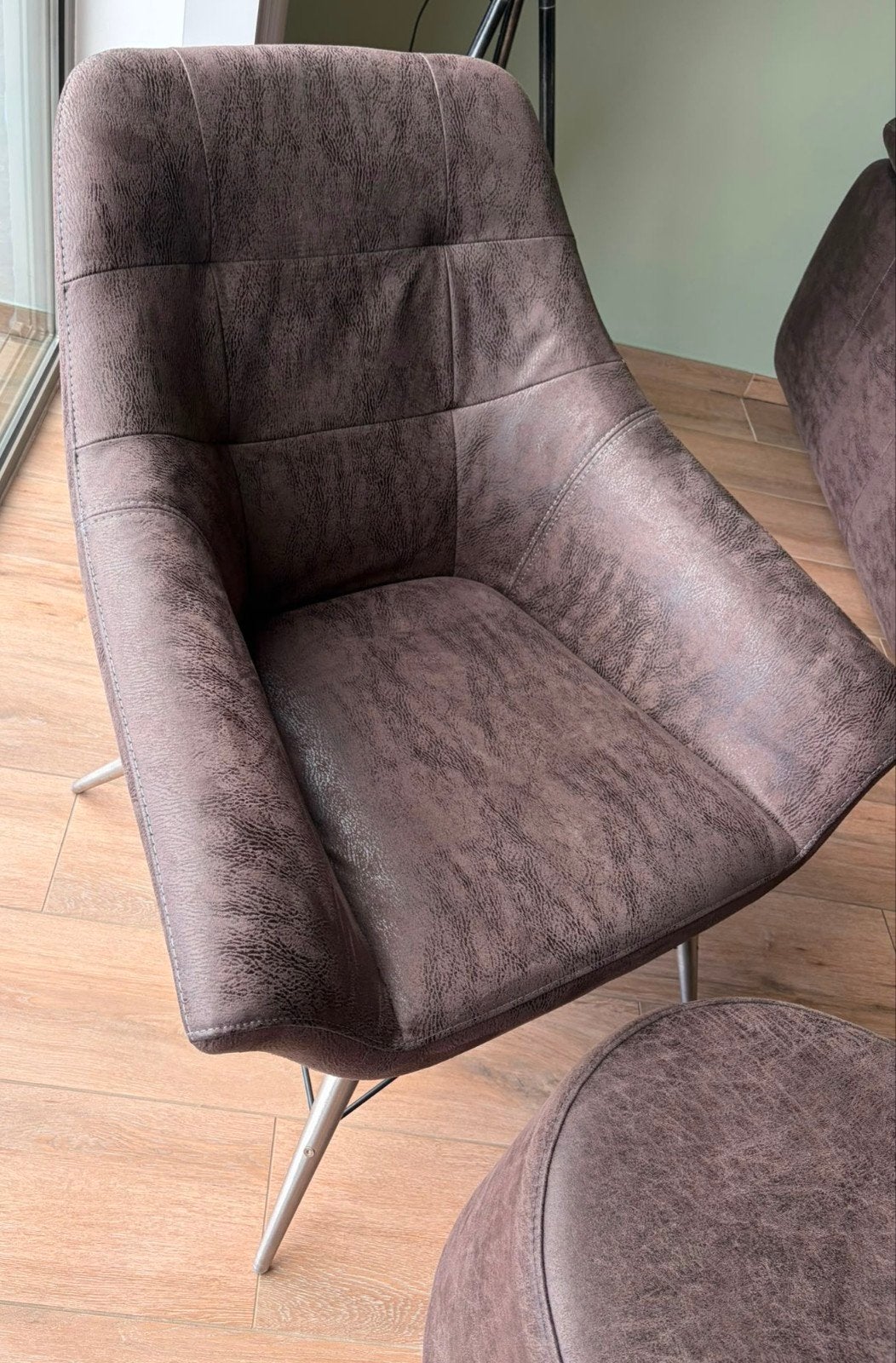 Fauteuil Henders & Hazel met poef in zeer goede staat, Huis en Inrichting, Ophalen, Zo goed als nieuw, Leer