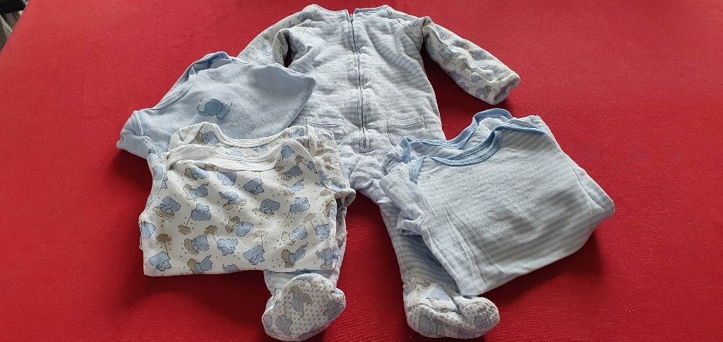 Lot de un pyjama matelassé + 5 bodies manches longues T74-80, Enlèvement, Utilisé, Garçon ou Fille, Vêtements de nuit ou Sous-vêtements