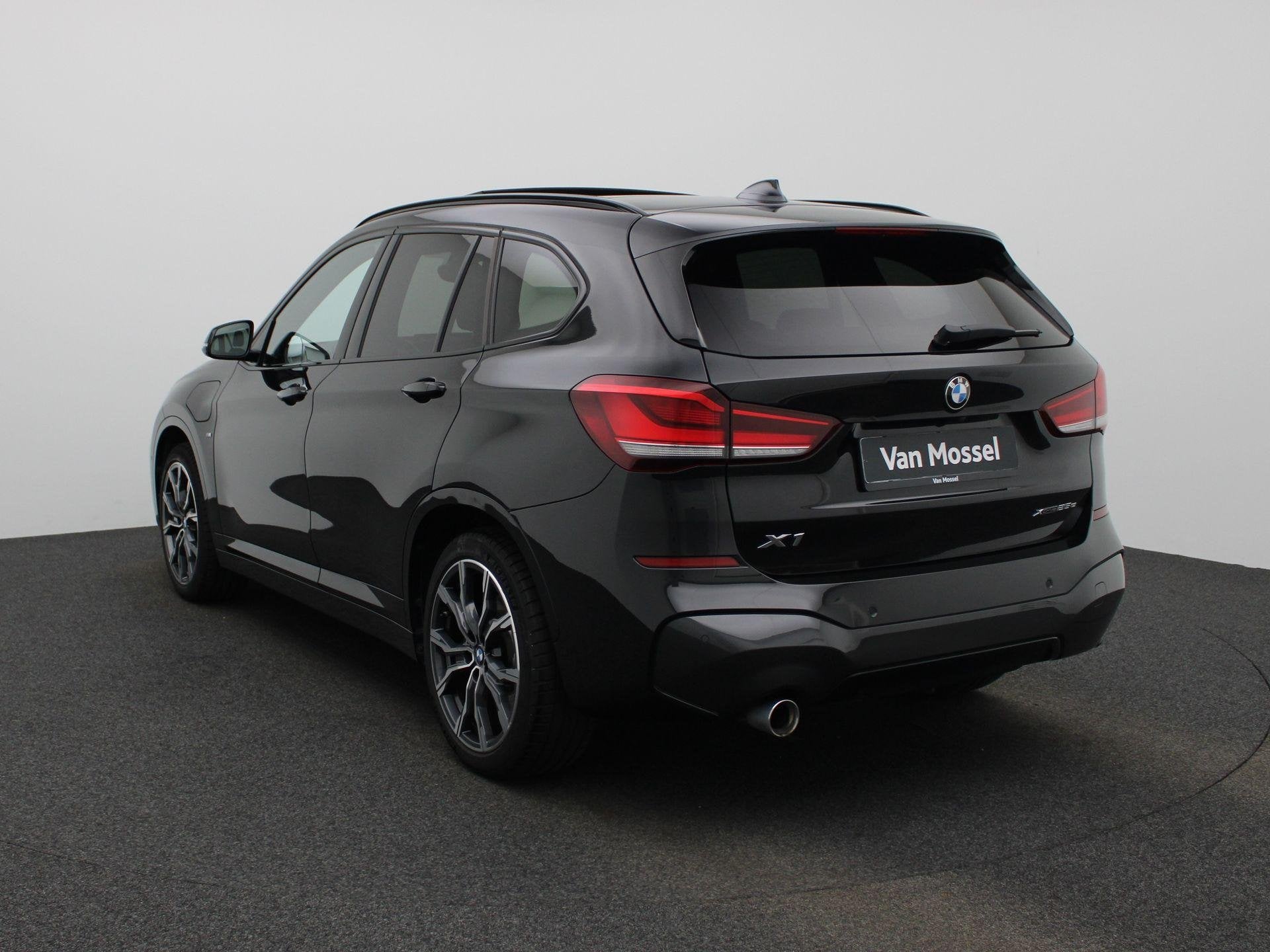 BMW X1 xDrive25e (162 kW) (automatique), Autos, 750 kg, Entreprise, Noir, 5 portes