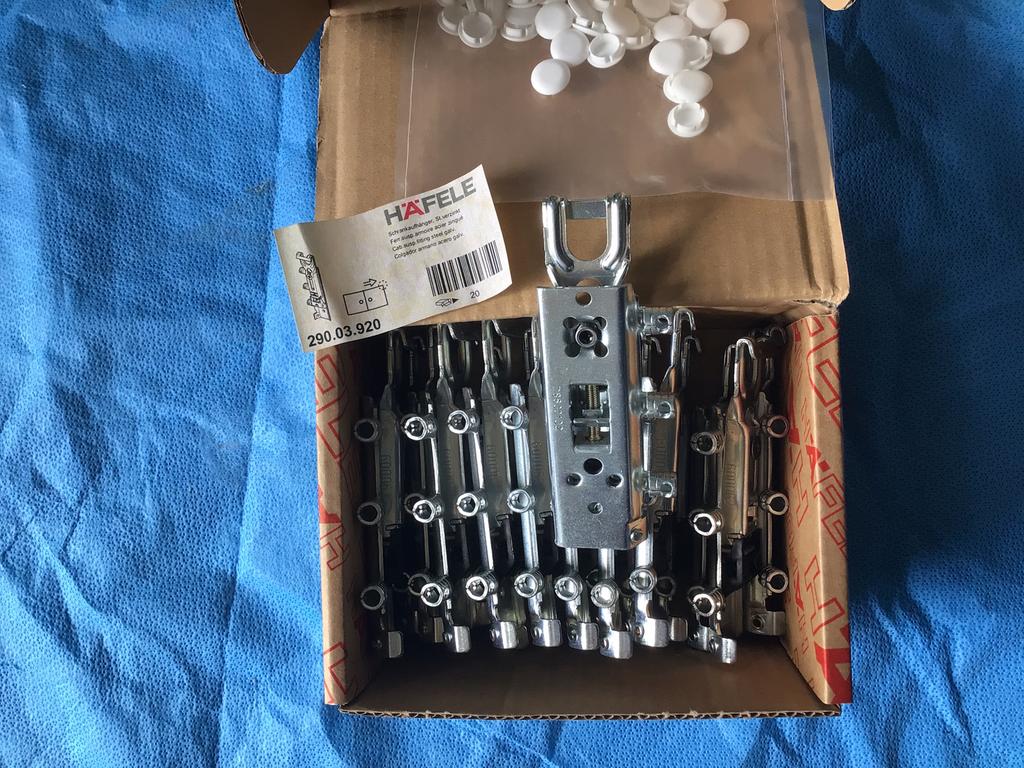 Lot kastophangers hafele art.290.03.920 en 921 /80 paar, Ophalen, Zo goed als nieuw