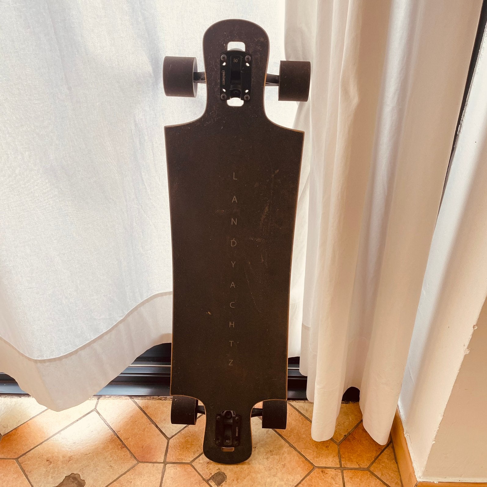 LANDYACHTZ Longboard Drop Hammer Black Pinecone, Sport en Fitness, Ophalen, Zo goed als nieuw, Longboard
