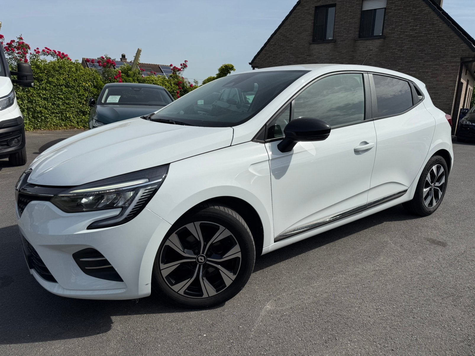 RENAULT CLIO 1.0i 2023 / CARPLAY / 9.083 netto + btw, Voorwielaandrijving, Stof, 67 kW, Parkeersensor