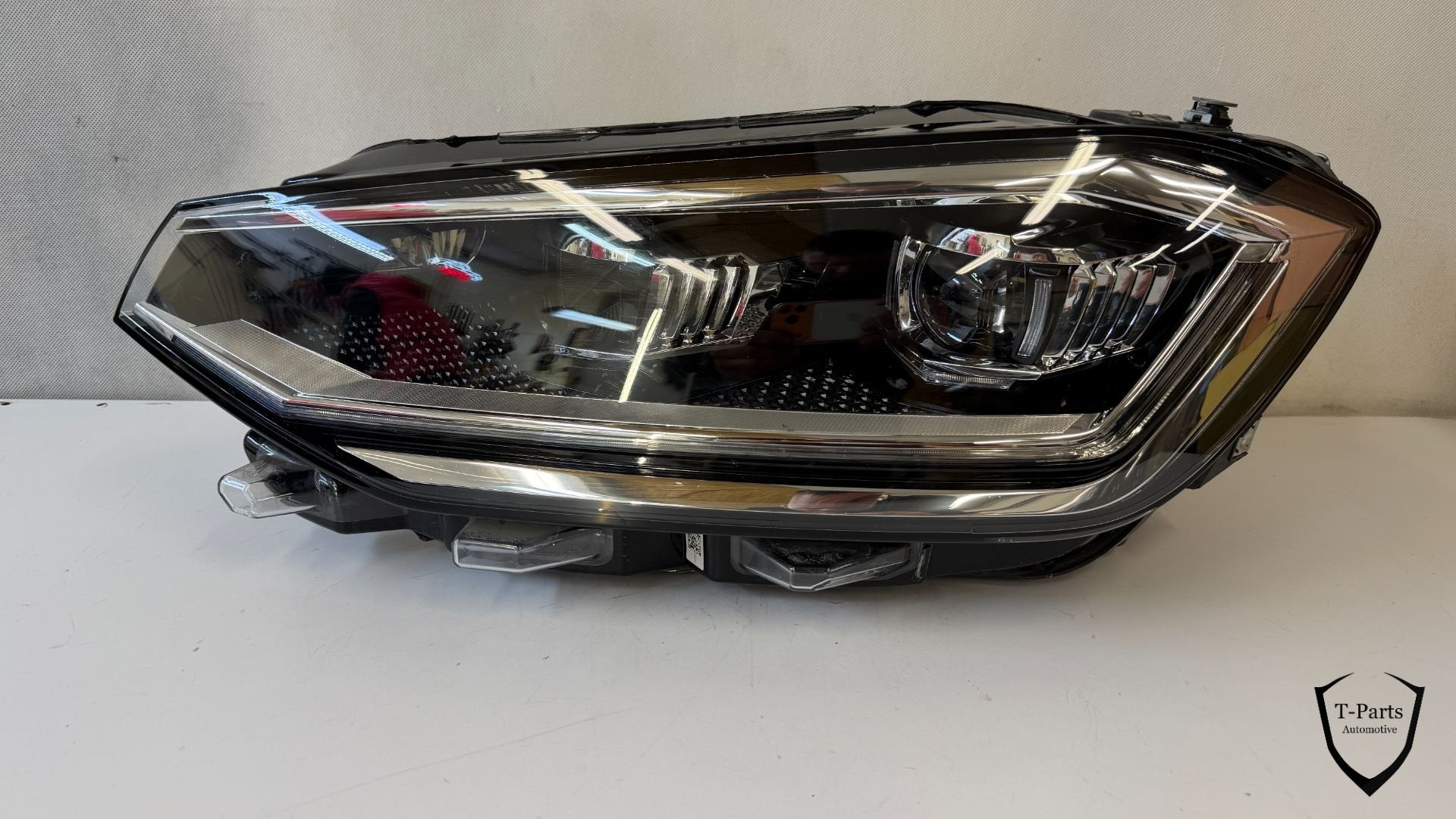 Phare gauche pour VW Volkswagen Golf Sportsvan 517941035A, Autos : Pièces & Accessoires, Volkswagen, Volkswagen AG, Vw@volkswagen.de
