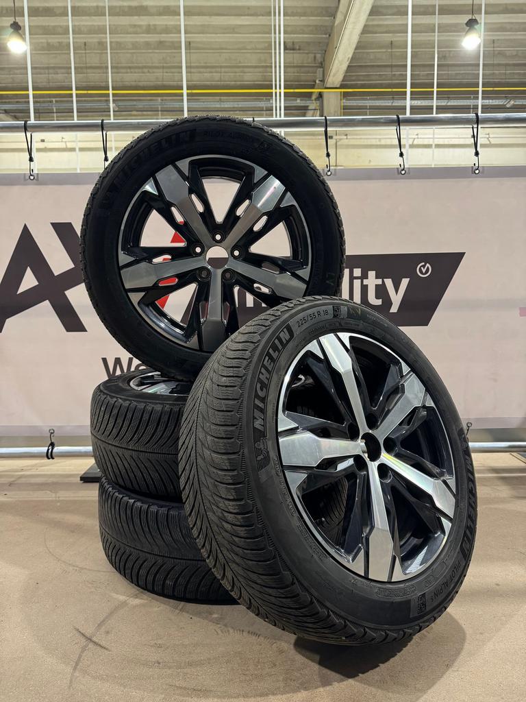 Complete winterset Peugeot 3008 en 5008 225/55R18, Ophalen, 18 inch, Gebruikt, -