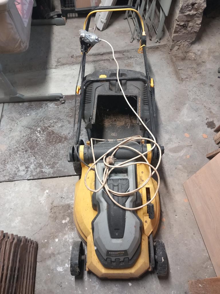 Tondeuse, 40 à 49 cm, Utilisé, Bac de ramassage, Tondeuses à gazon électriques