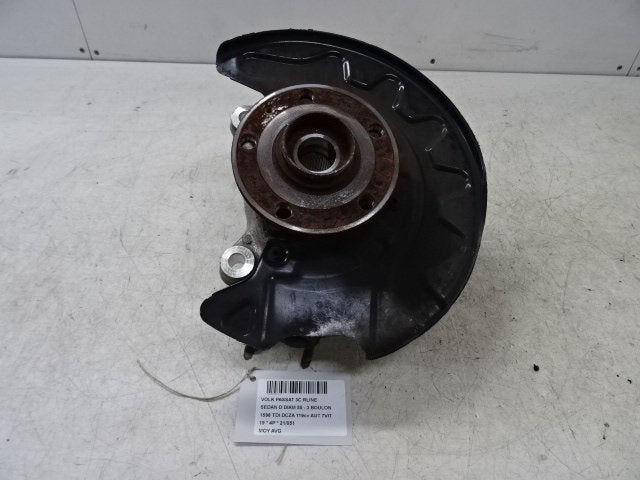 MOYEU DE ROUE AVANT GAUCHE Passat (3G2) (5Q0407257C), Utilisé, Volkswagen