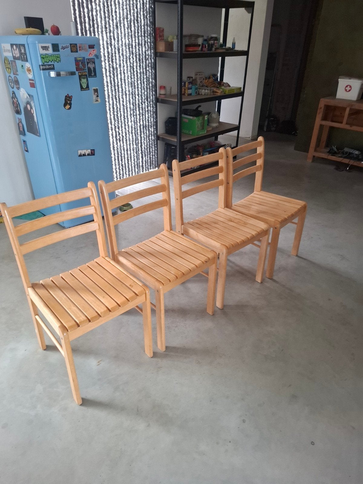4 stoelen, Ophalen