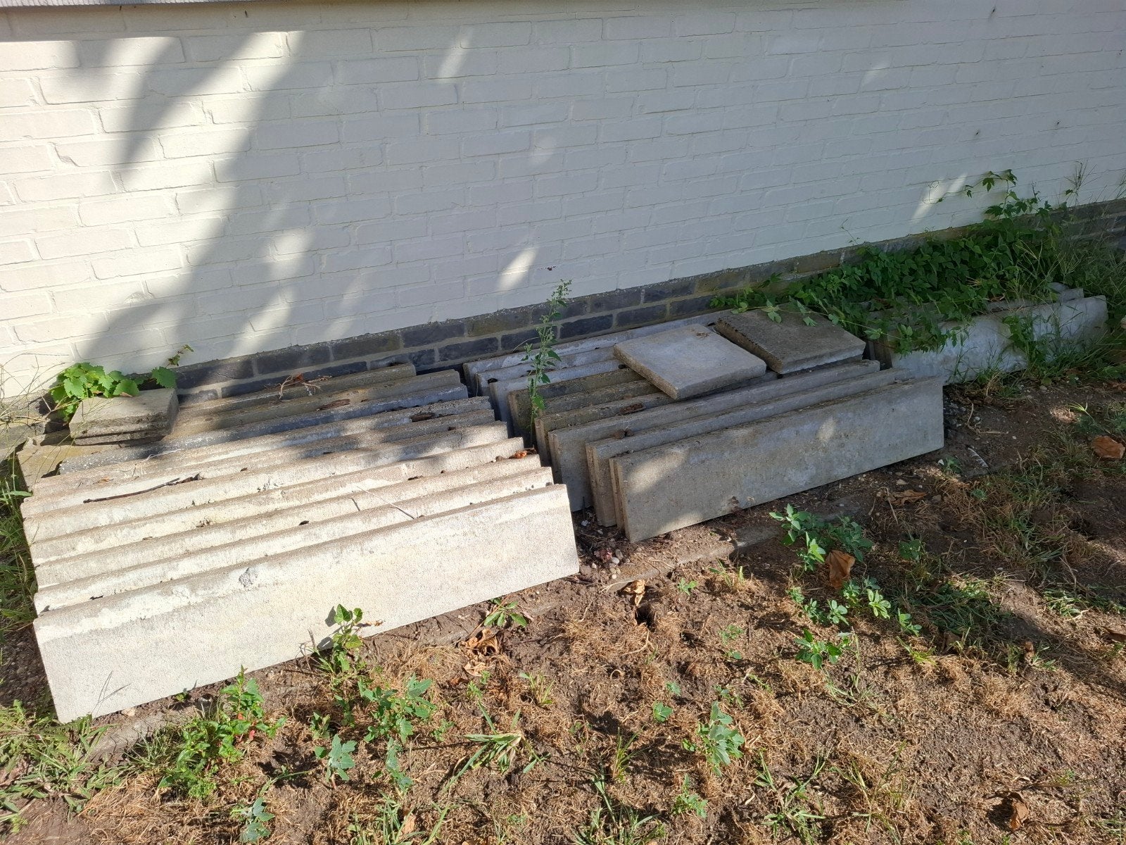 Boordstenen. ongeveer een 33 stuks en wat delen., Doe-het-zelf en Bouw, Ophalen