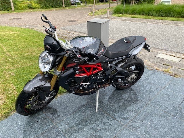 MV Agusta Brutale 800RR, Motoren, Motoren | MV Agusta, Occasion, Motorrijbewijs A, 3 cilinders, Particulier