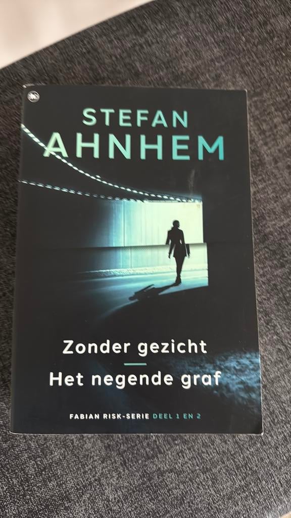 Stefan Ahnhem Zonder gezicht / Het negende graf, Boeken, Ophalen, Zo goed als nieuw