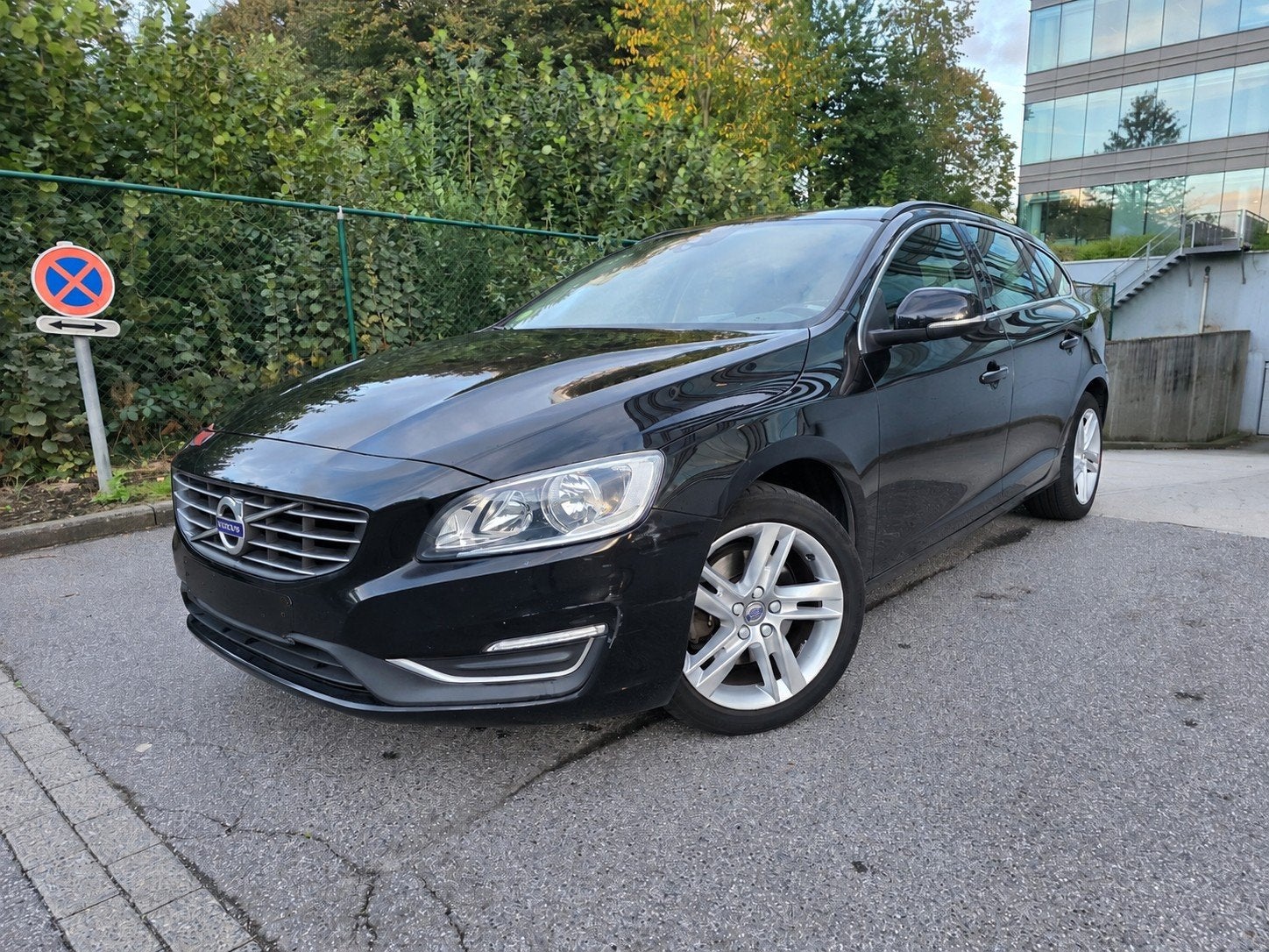 VOLVO V60 2.0 D2* 1er PROPRIÉTAIRE* LEDER*155000KM, Auto's, Dealer onderhouden, 1989 cc, 4 cilinders, Zwart