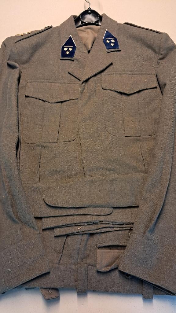 BELGIQUE - ABL - TENUES DIVERSES, Collections, Enlèvement ou Envoi, Armée de terre, Vêtements ou Chaussures