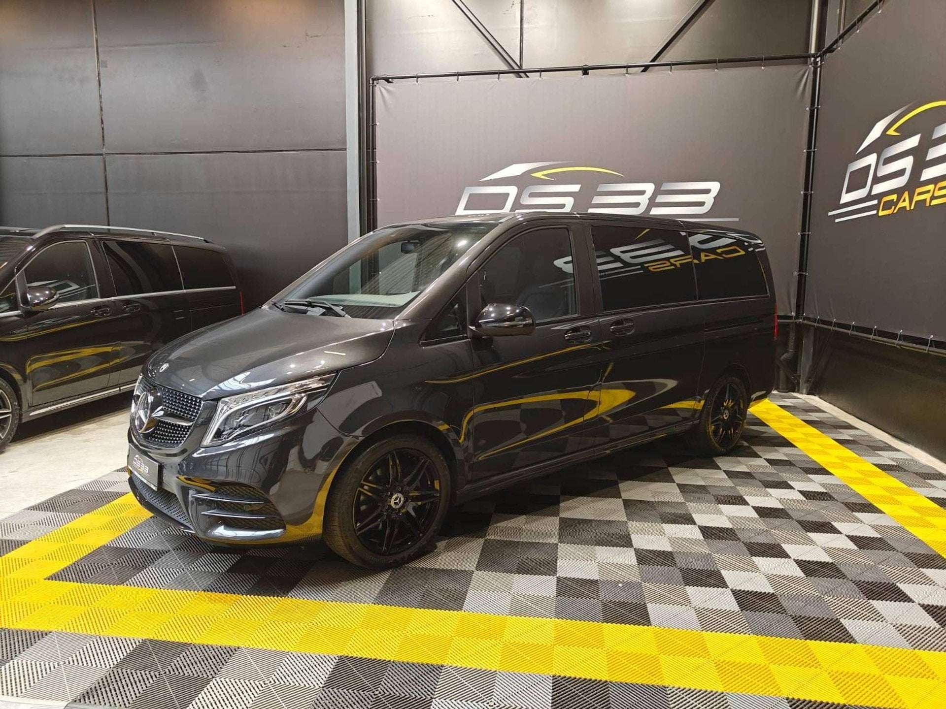 Mercedes-Benz V 300 d 5-zit AMG + Night/Warm+koud Leder/360/, Auto's, Automaat, 174 kW, Gebruikt, 4 cilinders