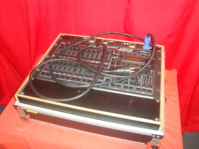 Utilisé : contrôleur d'éclairage Behringer Eurolight LC 2412, Enlèvement ou Envoi, Utilisé, Autres types