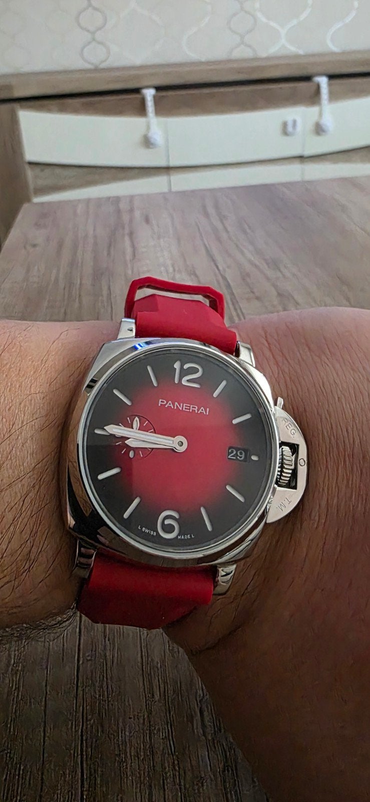 Panerai Luminor Due Red
Steel Case
Sapphire Cr, Handtassen en Accessoires, Horloges | Heren, Kunststof, Rolex, Polshorloge, Overige materialen