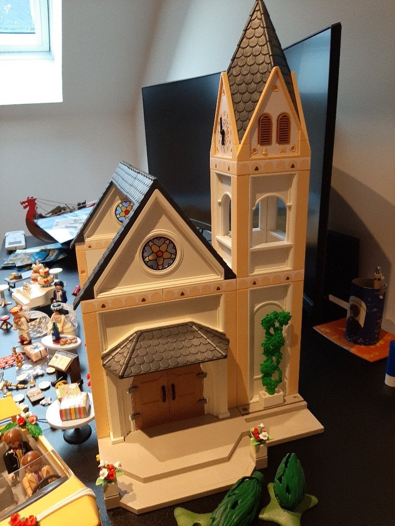 Église et mariage Playmobil, Enlèvement