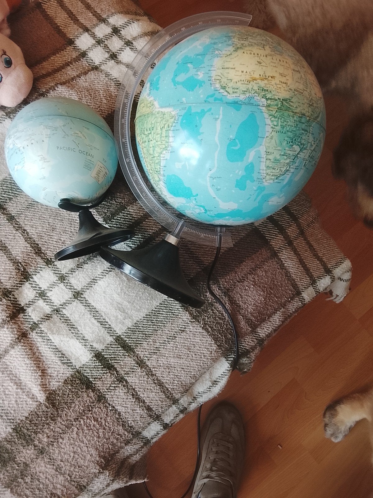 kleine en grote wereldbol, Ophalen of Verzenden