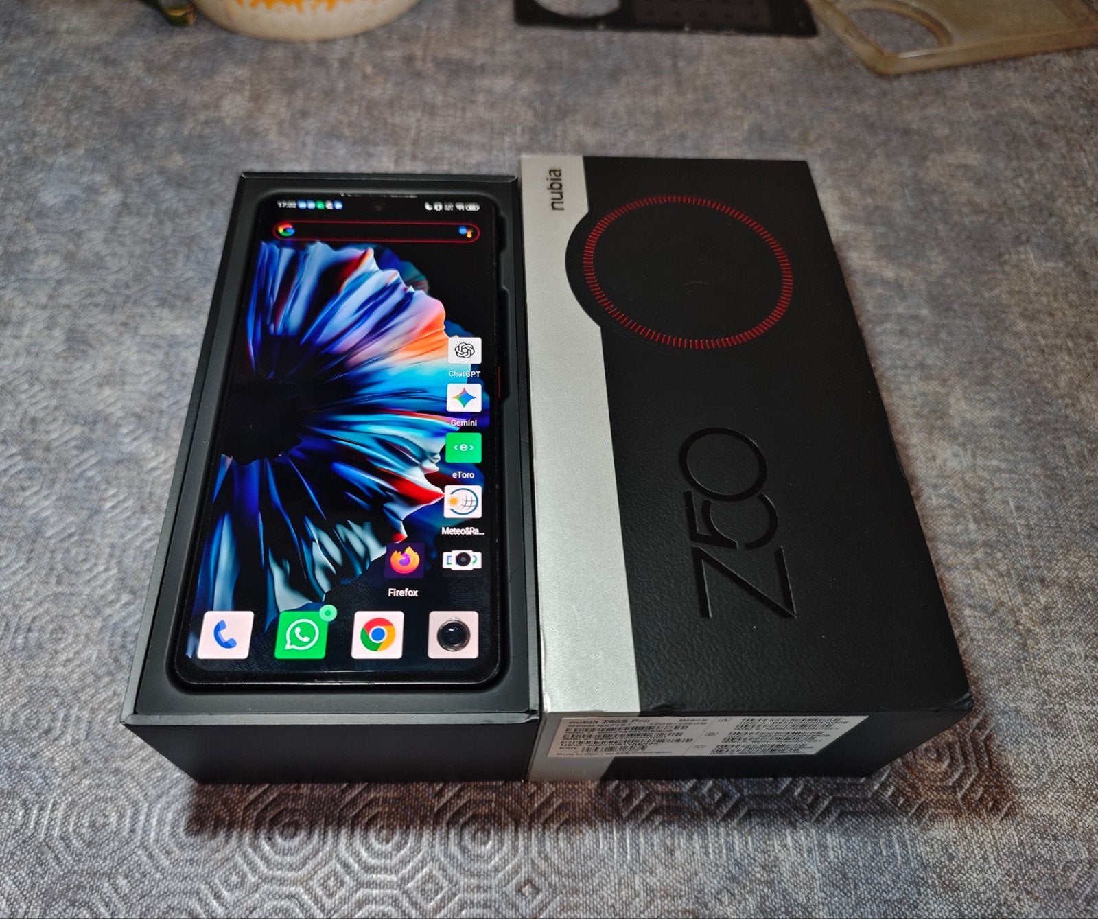 ZTE Nubia Z50S Pro 256 Go Dual SIM - Haut de gamme, Télécoms, Enlèvement ou Envoi, Classique ou Candybar, Reconditionné, 6 mégapixels ou plus