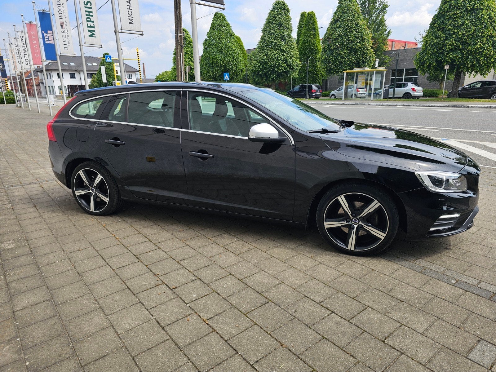 Volvo V60 T4 benzine automaat, Auto's, Volvo, Euro 6, 4 cilinders, 1969 cc, Zwart
