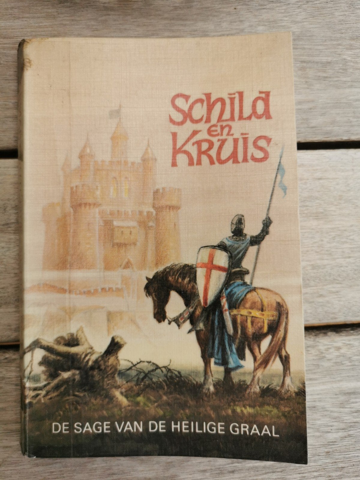 Schild en Kruis - Rosemary Sutcliff, Ophalen of Verzenden, Gelezen, Rosemary Sutcliff, Europa overig
