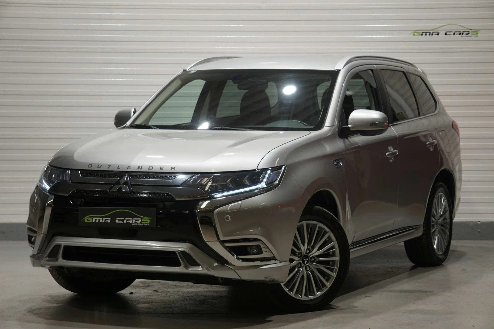 Mitsubishi Outlander Outlander PHEV 2.4i 4WD Intense SDA-Btw, Auto's, Mitsubishi, Automaat, 135 pk, 4 cilinders, https://public.car-pass.be/vhr/714fd612-e216-4b08-98b0-9dc73e100b9f