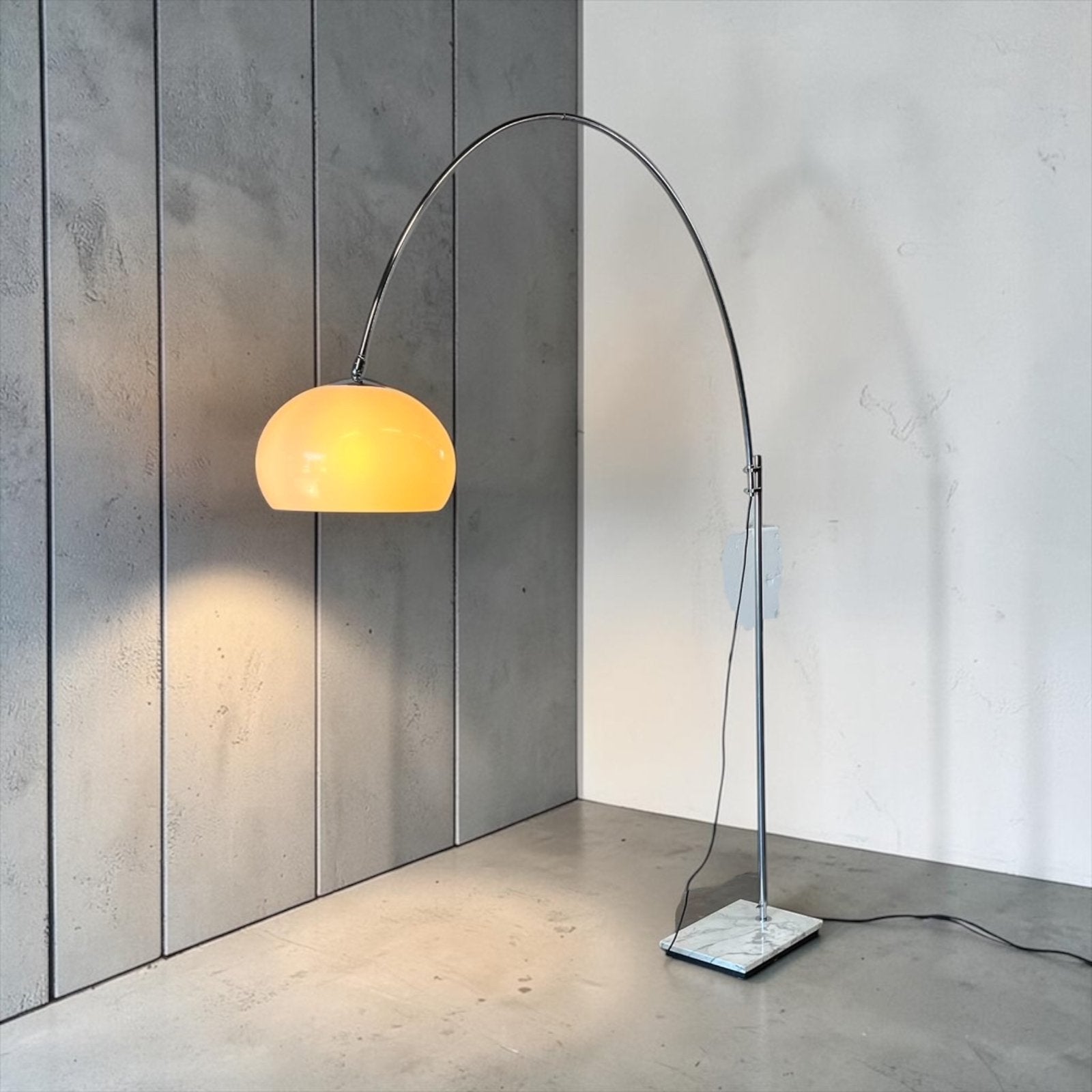 Lampe à arc chromée/lampadaire vintage avec base en pierre, Maison & Meubles, Lampes | Lampadaires, Enlèvement, Utilisé