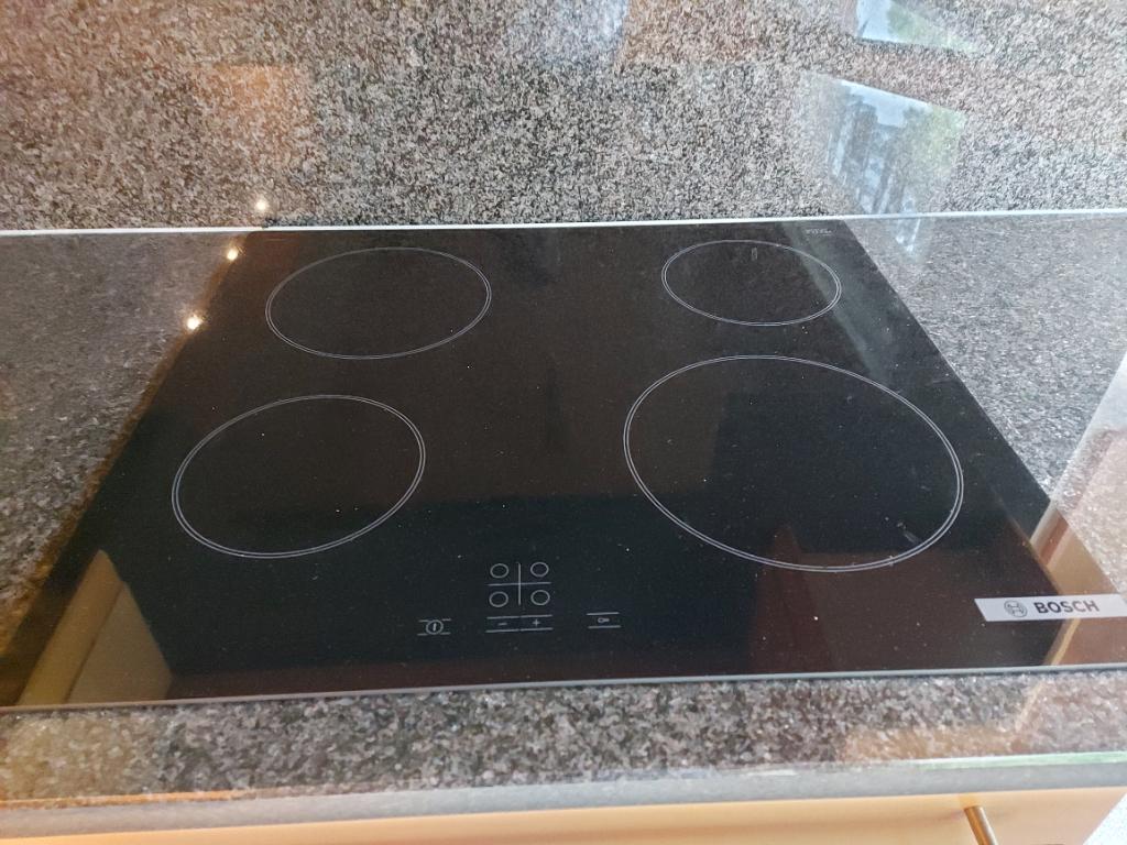 Elektrische kookplaat Bosch, Ophalen, 4 kookzones, Zo goed als nieuw, Energieklasse A of zuiniger