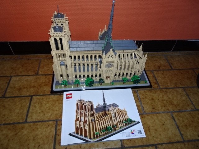 lego 21061 notre dame, Enfants & Bébés, Lego, Ensemble complet, Instructions incluses, Architecture
