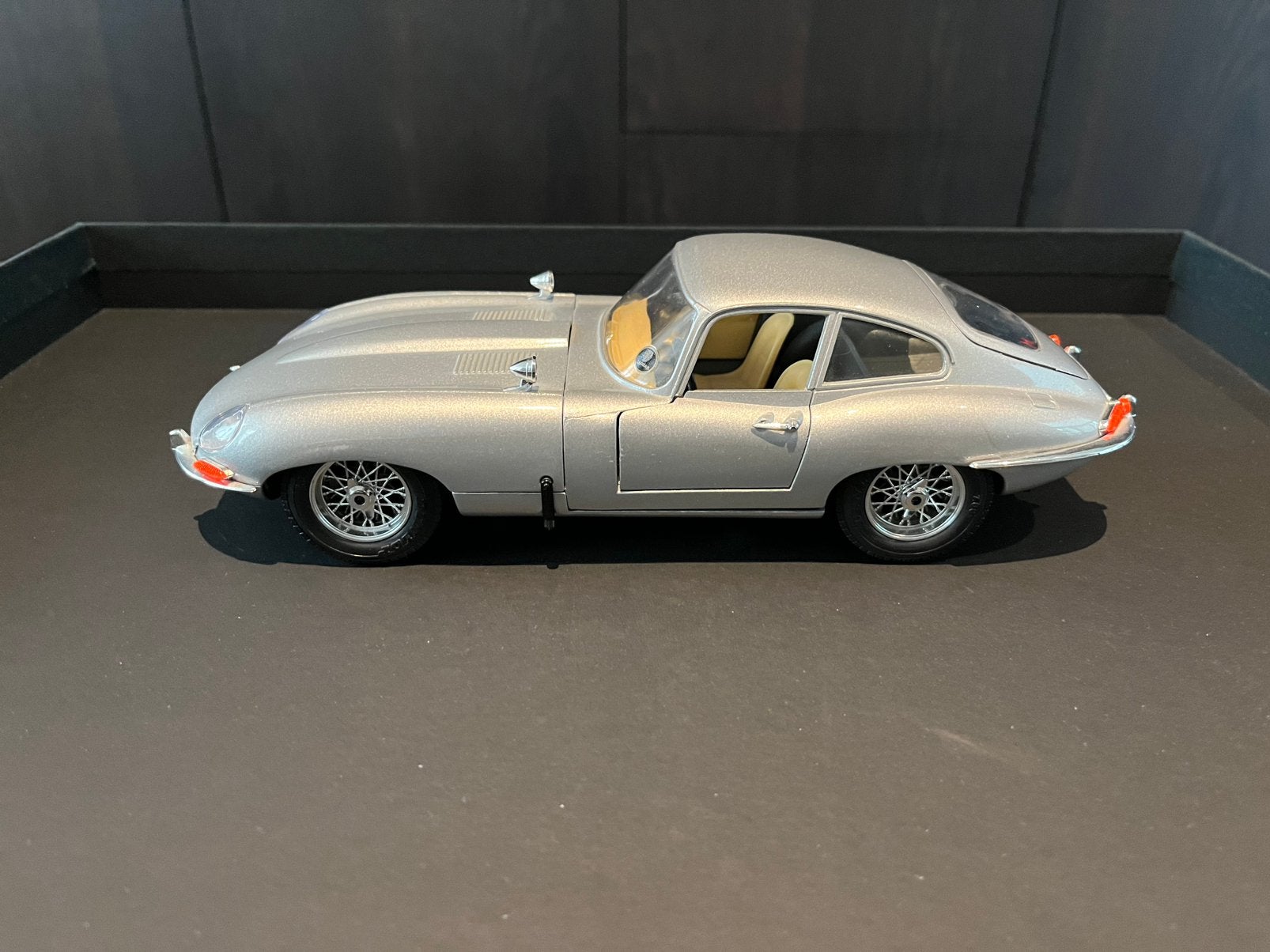 Jaguar Type E Coupé, Hobby & Loisirs créatifs, Enlèvement, Comme neuf