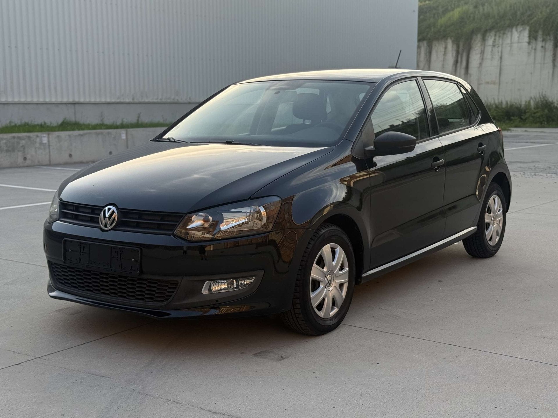 Volkswagen Polo 1.2i • Carplay • 1ste Eigenaar • Garan, Stof, Gebruikt, 1198 cc, Zwart