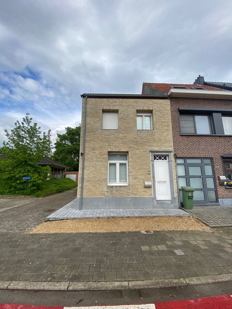 Instapklare halfopen bebouwing met ruime tuin., Immo, Huizen en Appartementen te koop, 200 tot 500 m², 100 m², 2 kamers, Hoekwoning