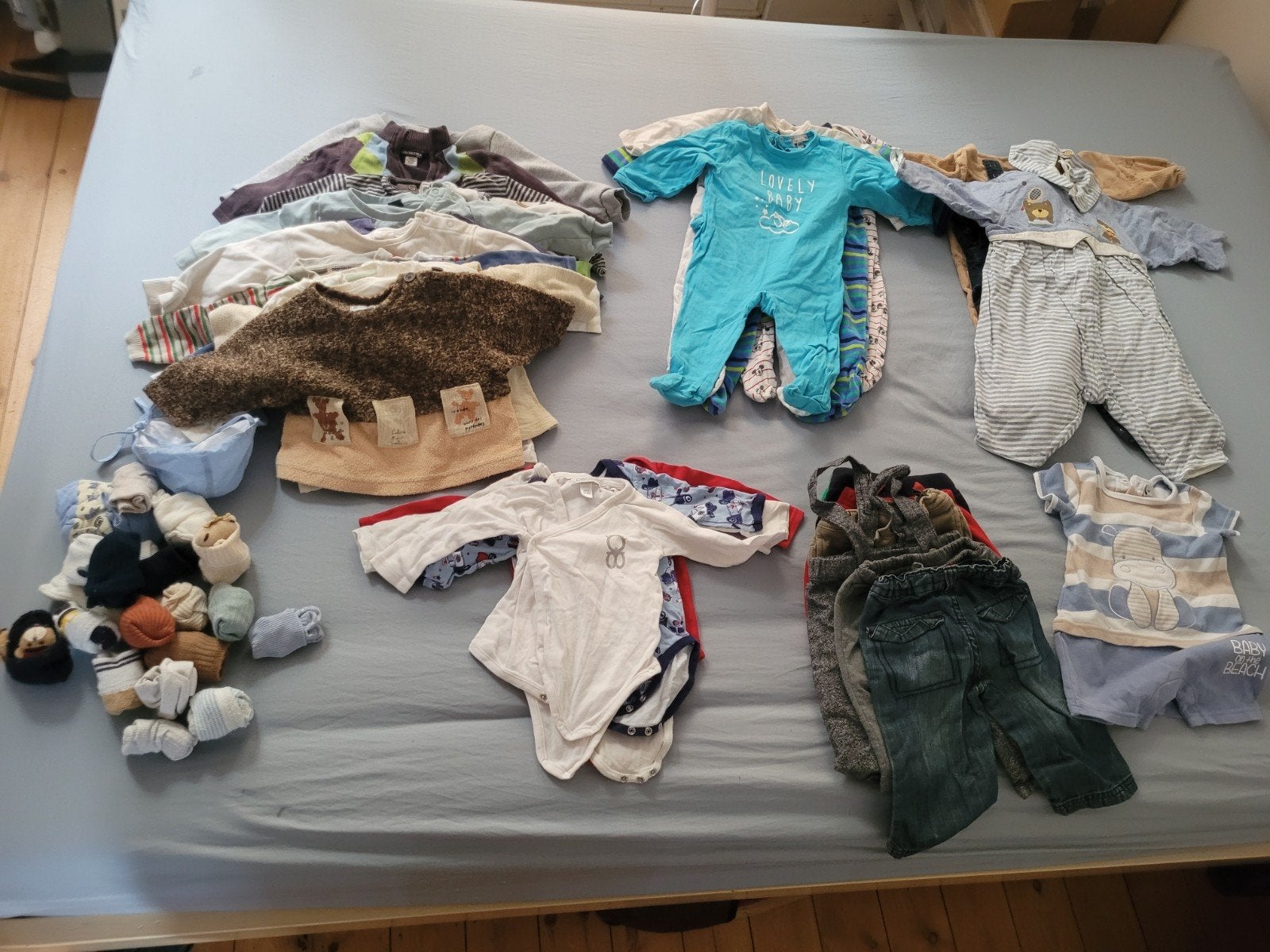 Lot vêtements bébé 6-9 mois, Enlèvement