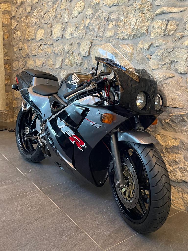 Te koop Honda VFR 400 R.  NC 30., 4 cilinders, Super Sport, Particulier, 399 cc
