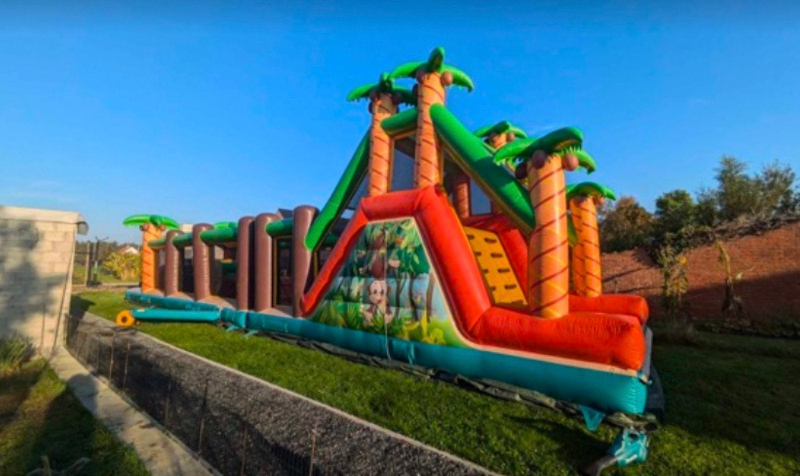 Springkasteel / stormbaan jungel run jb inflatabel, Hobby en Vrije tijd, Ophalen, Gebruikt