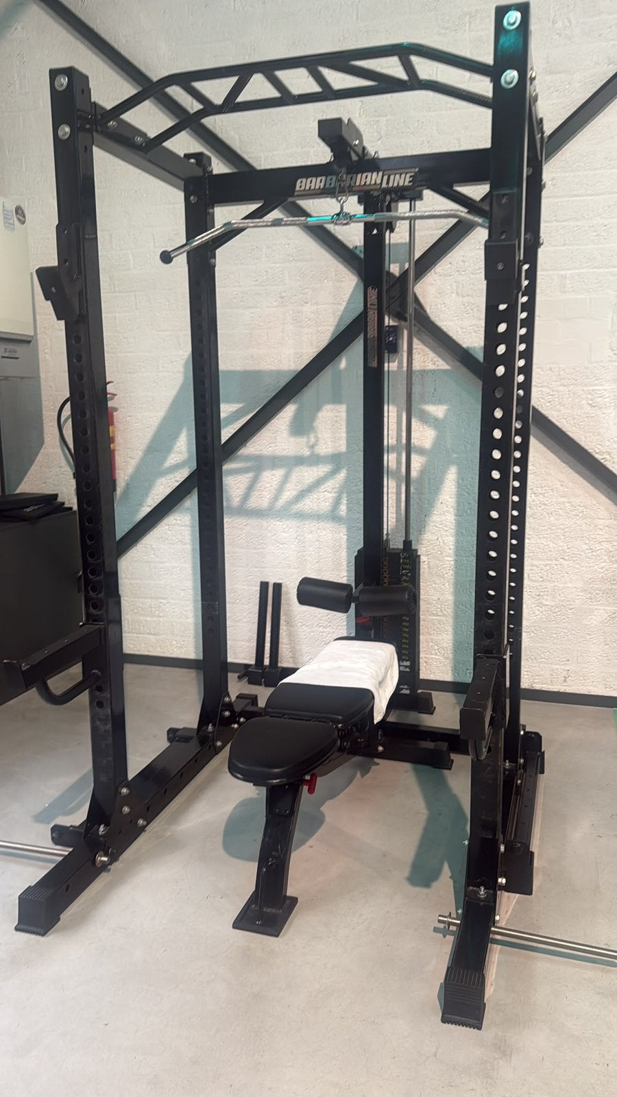 Barbarian Power Rack + Lat Pulley,Bankje,137,5kg Gewichten, Ophalen, Gebruikt