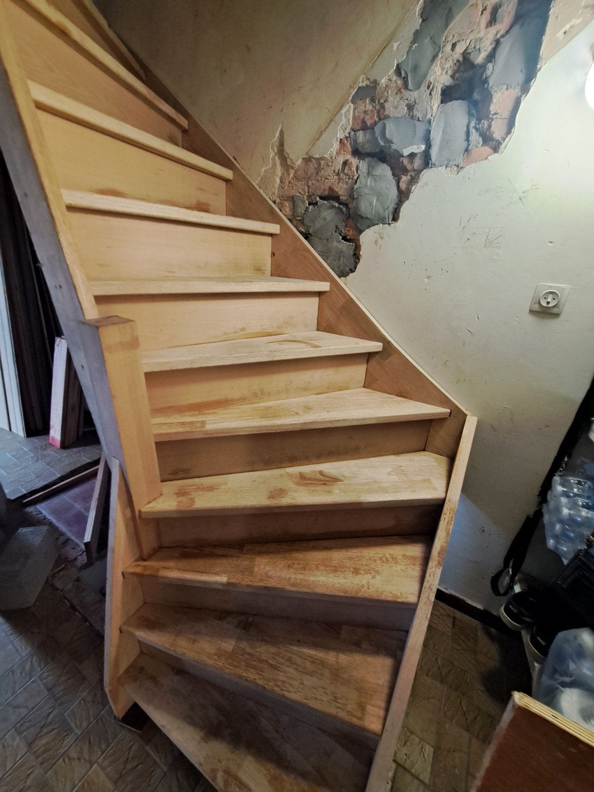 Houten trap met twee kwart slagen., Doe-het-zelf en Bouw, Ladders en Trappen, Ophalen, Nieuw, Trap, 2 tot 4 meter