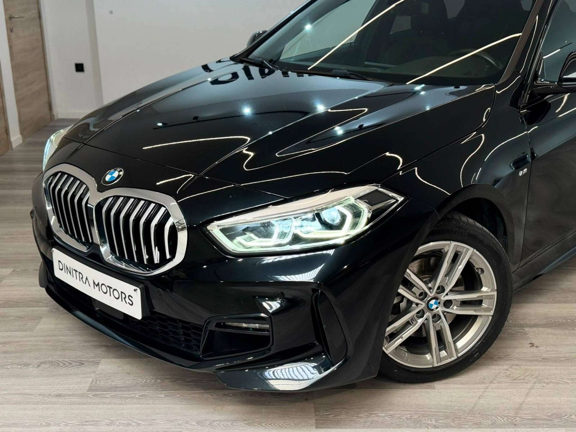 BMW 118 M-Sport - Carplay/Navi/Cruise/LED/Zetelvw, Auto's, BMW, Automaat, 1 Reeks, 4 cilinders, Zwart
