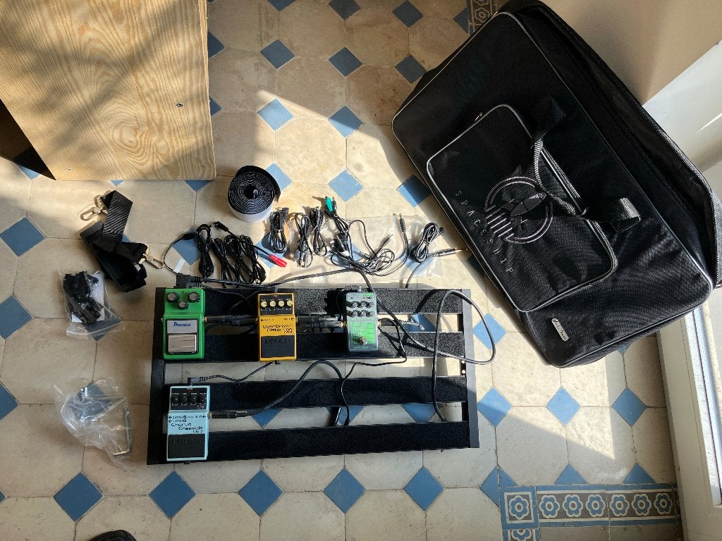 Pedal board et pédales BOSS, Ibanez, Electro Harmonix, Muziek en Instrumenten, Effecten, Ophalen, Zo goed als nieuw, Chorus