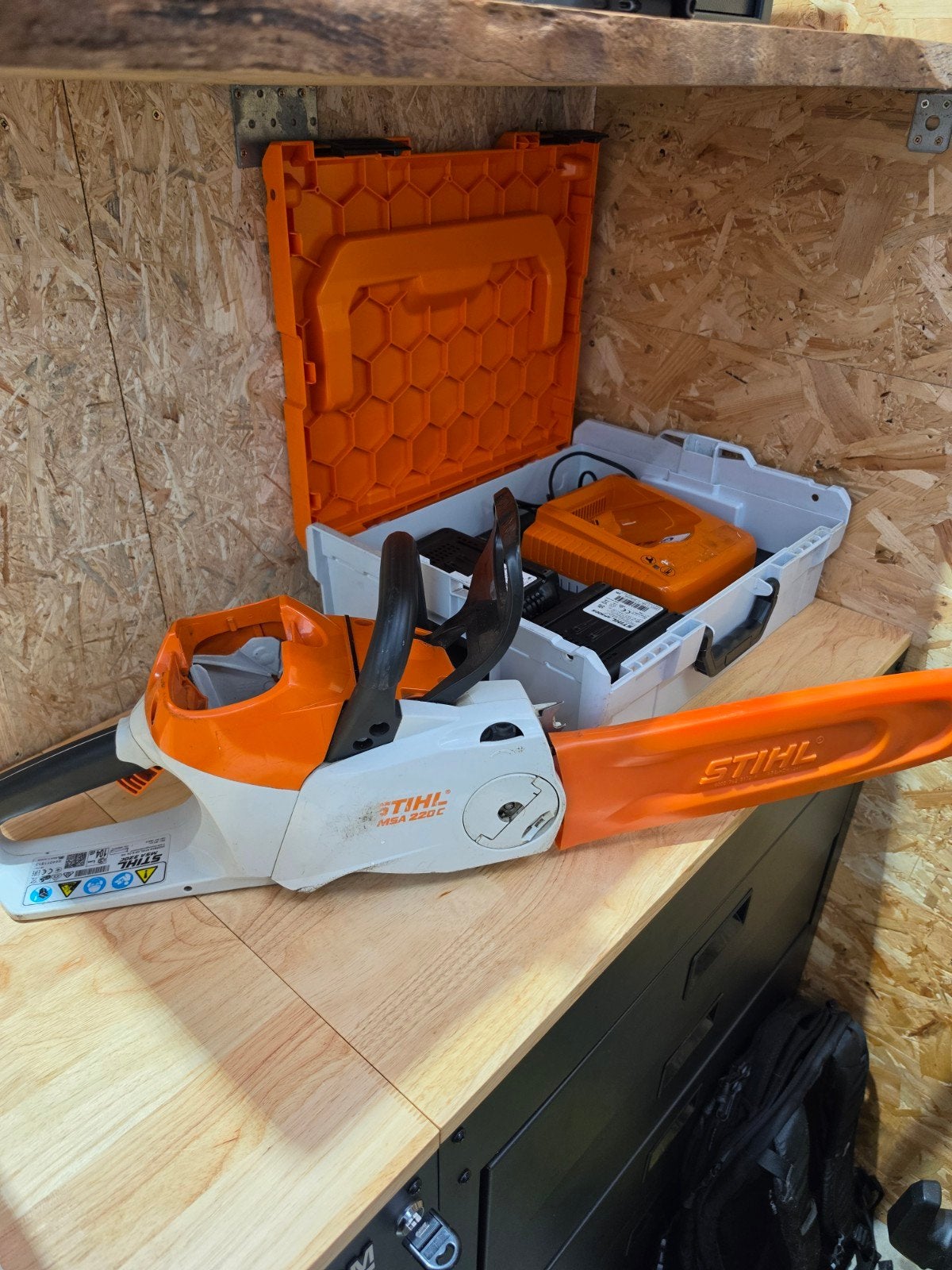 Stihl msa 220c kettingzaag + accu box, Ophalen, Accu