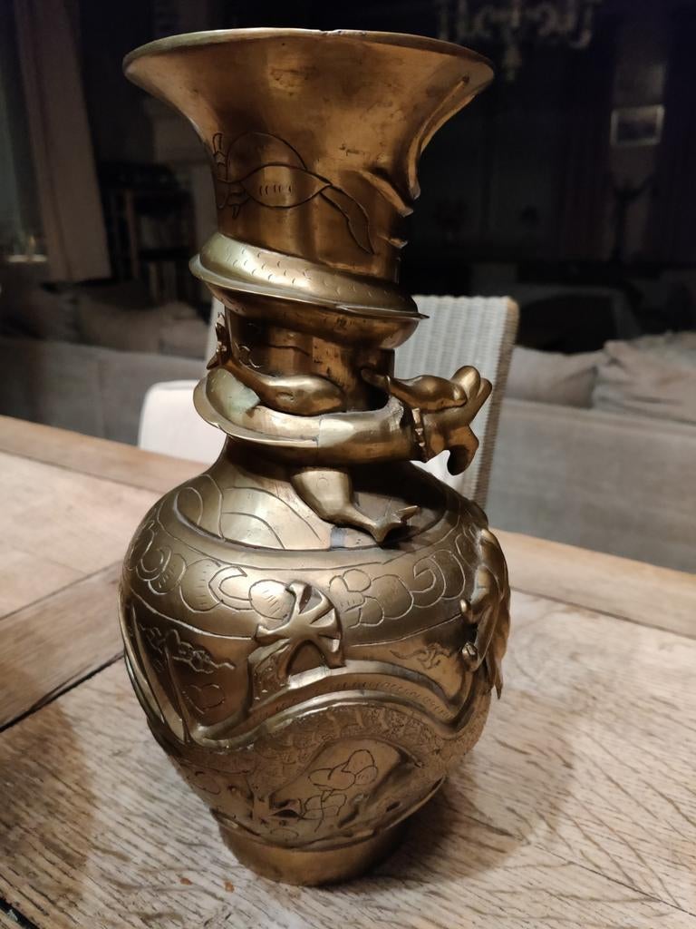 Aziatische bronzen vaas versierd drakenmotief, Ophalen of Verzenden