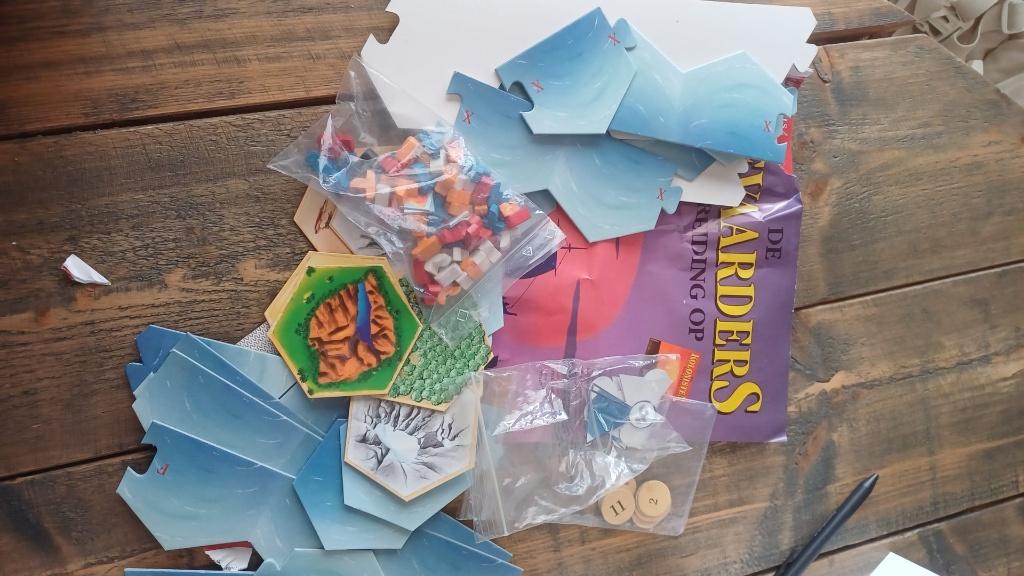bordspel zonder doos Catan Zeevaarders met houten speelstuk, Hobby en Vrije tijd, Een of twee spelers, Ophalen of Verzenden, Zo goed als nieuw